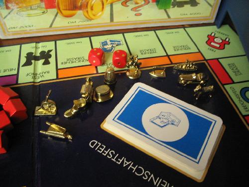Picture of 'Monopoly Deluxe'